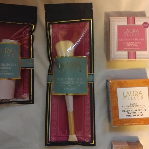 Laura Geller Holiday Daily Routine Makeup Kit Golden Medium NEW - Picture 2 of 13